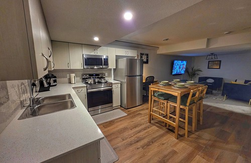 Southwest Edmonton Apartamento | 2-Bedroom Basement Apartment in Welcoming Chappelle, Southwest Edmonton