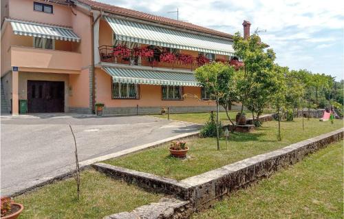 Mucici Apartamento | 2 Bedroom Beautiful Apartment In Mucici