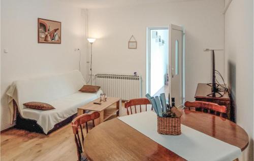 Mucici Apartamento | 2 Bedroom Beautiful Apartment In Mucici