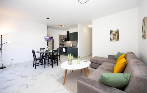 Seget Donji Apartamento | 2 Bedroom Beautiful Apartment In Seget Donji
