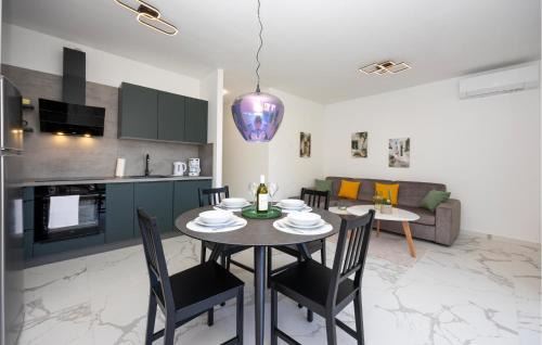 Seget Donji Apartamento | 2 Bedroom Beautiful Apartment In Seget Donji