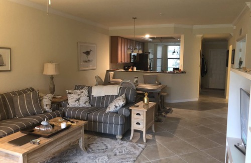 Bradenton Condominio | 2 bedroom Bradenton Florida condo with golf membership 1720 square feet