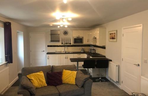Forsbrook Casa | 2 bedroom bungalow, 15 minutes to Alton Towers, dog friendly