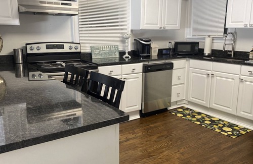 Sylvan Hills Casa | 2 Bedroom Bungalow in the heart of Atlanta