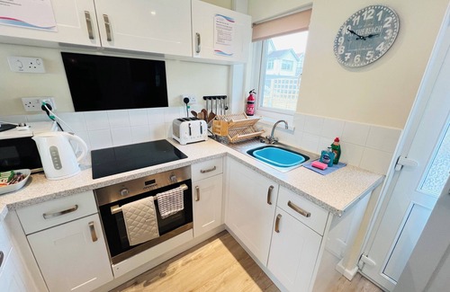 Seaview Casa | 2 Bedroom Bungalow SV58, Seaview, Isle of Wight, Dog Friendly, free wifi