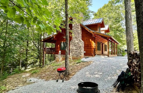 Monticello Cabina | 2-bedroom cabin in superb Monticello with WiFi, AC. Relax and unwind