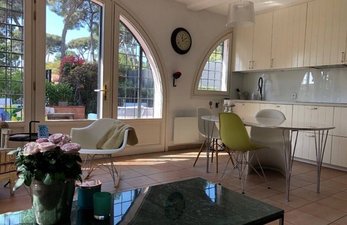 Cap-d'Antibes Apartamento | Apartamento de 2 dormitorios en Antibes / Cap d'Antibes con jardín y piscina.