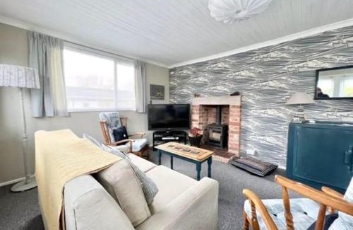 Grimsby Casa | 2 bedroom chalet bungalow on Humberston Fitties.