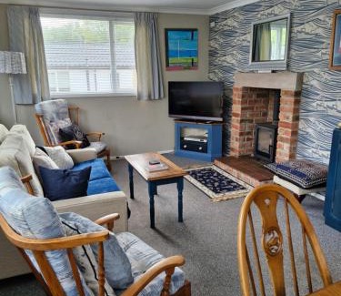 Grimsby Casa | 2 bedroom chalet bungalow on Humberston Fitties.