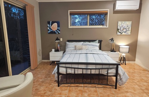 Kurwongbah Casa | 2 bedroom chique unit in an acreage suitable for a close to nature experience.