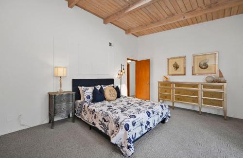 Santa Ana Heights Casa | 2 bedroom close to the beach on 65th St