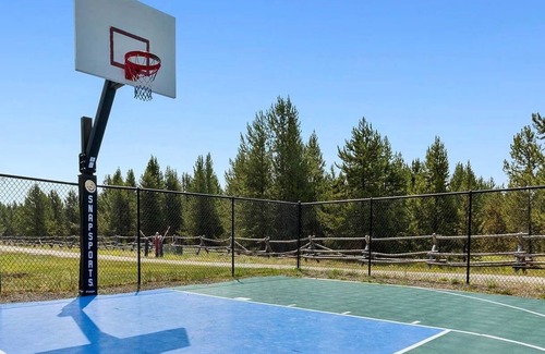 West Yellowstone Condominio | 2-bedroom condo in terrific West Yellowstone with fitness room, AC