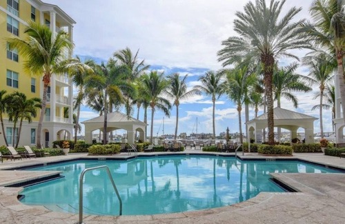 East Ocean Ave Condominio | 2 Bedroom Condo 321250 by Houzlet
