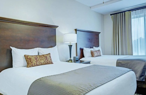 Old Town West Complejo | 2 Bedroom Condo at Wyndham Old Town Alexandria Resort - Close to D.C!