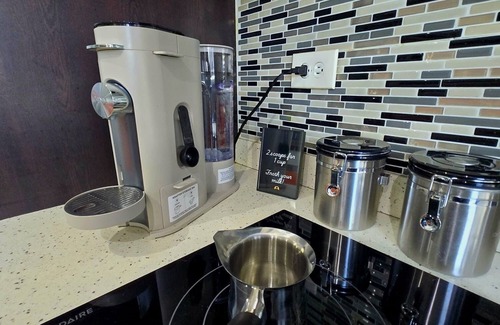 Sabana Abajo Condominio | 2-bedroom condo in charming Carolina with WiFi, AC. 4 min walk to beach!