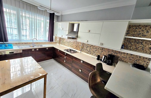 Bomonti Casa | 2-bedroom condo in enchanting Istanbul with WiFi, AC