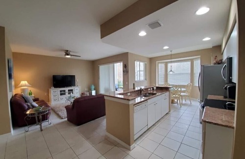 Stoneybrook Condominio | Condominio de 2 habitaciones en complejo privado de golf con servicios de primera clase
