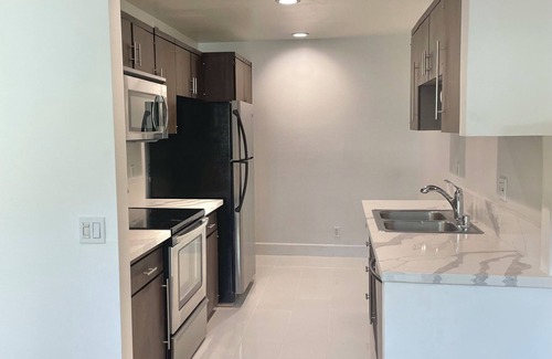 Calabasas Condominio | 2-bedroom Condo in Heart of Downtown Calabasas