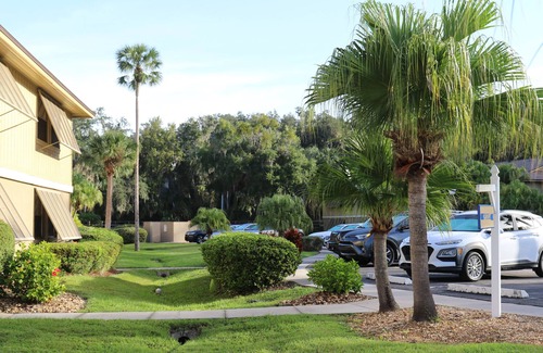 Deltona Lakes Condominio | 2-bedroom condo in marvelous Florida fun area. Enjoy a relaxing stay