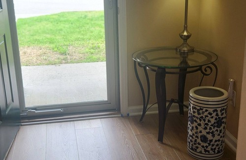 Powell Condominio | 2-bedroom condo just remodeled. 1 car garage. Includes utilities, wifi, tv