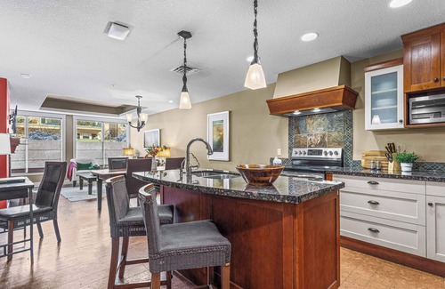 Canmore Apartamento | 2 Bedroom Condo .Pool .Hot Tub .Gym .Spa