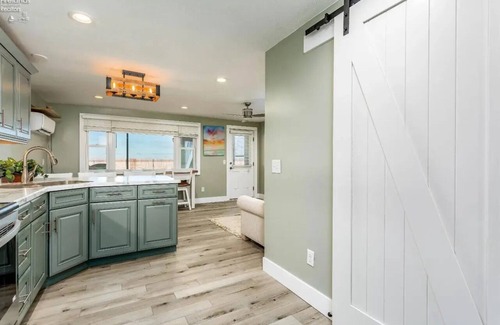 Gypsum Condominio | 2-bedroom condo steps away from beautiful Gem Beach