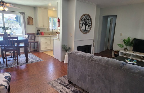 Park Estates Condominio | 2-bedroom Condo with WiFi less than 10 min from Beach, CSLB, Convention Center