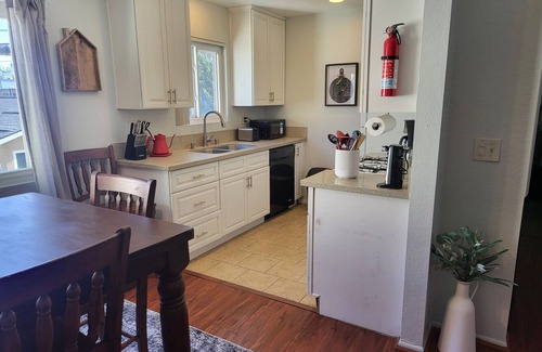 Park Estates Condominio | 2-bedroom Condo with WiFi less than 10 min from Beach, CSLB, Convention Center