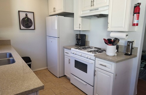 Park Estates Condominio | 2-bedroom Condo with WiFi less than 10 min from Beach, CSLB, Convention Center