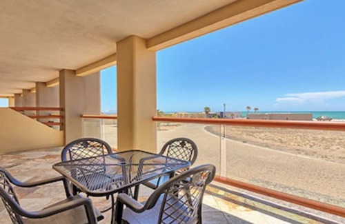 Laguna Shores Condominio | 2 Bedroom Condominium- 2 bedroom condo 2 bathroom, for up to 6 people