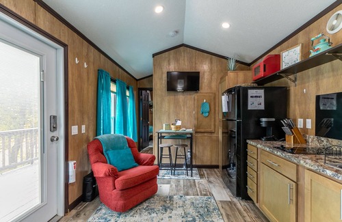 Vilas Cabaña | 2-bedroom cottage just 29 minutes from Appalachian State University