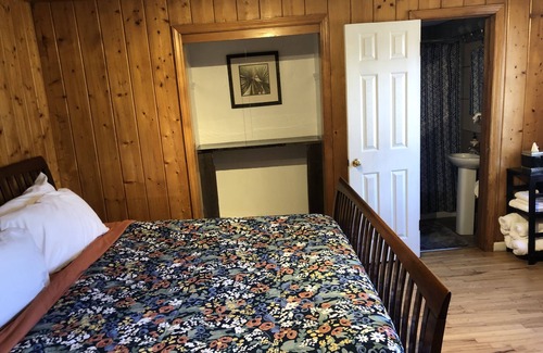 Shawnee Casa | 2 Bedroom Cottage, large front yard, pets welcome, great location