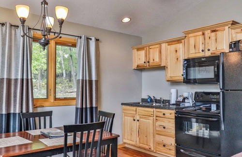 Lake Shore Complejo | 2 Bedroom Cottage located at the Lost Lake Lodge Resort