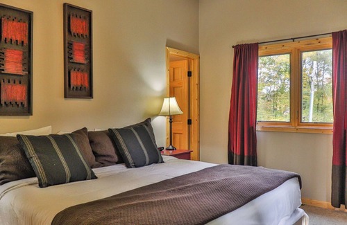Lake Shore Complejo | 2 Bedroom Cottage located at the Lost Lake Lodge Resort