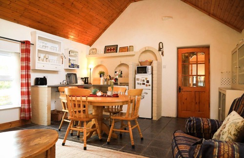 County Cavan Cabaña | 2 Bedroom Cottage Wisteria Cottage in Ballyconnell
