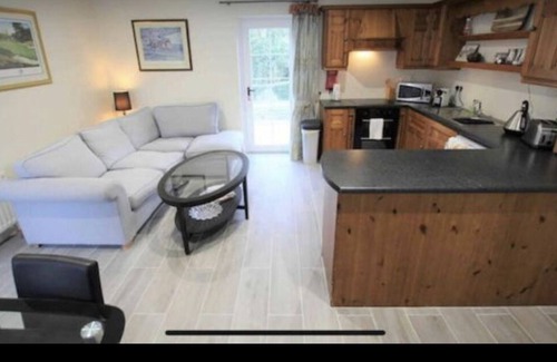 Lisnagunogue Cabina | 2 Bedroom Country Cottage