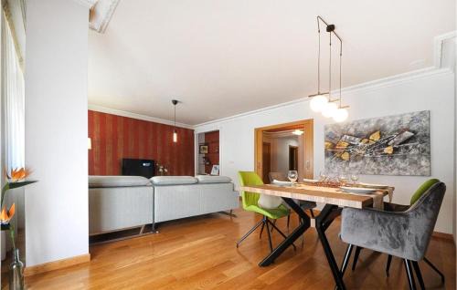 Carballo Apartamento | 2 Bedroom Cozy Apartment In Carballo