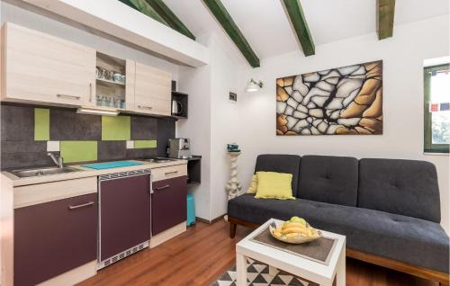 Kastav Apartamento | 2 Bedroom Cozy Apartment In Kastav
