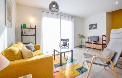 Gouville-sur-Mer Casa | 2 Bedroom Cozy Home In Gouville-Sur-Mer