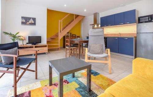 Gouville-sur-Mer Casa | 2 Bedroom Cozy Home In Gouville-Sur-Mer