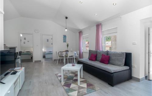Bakarac Casa | 2 Bedroom Cozy Home In Bakarac