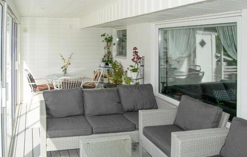 Skarholmen Casa | 2 Bedroom Cozy Home In Skärholmen