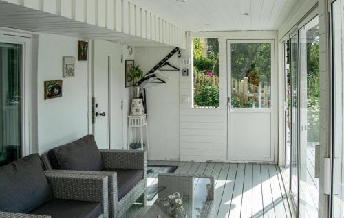 Skarholmen Casa | 2 Bedroom Cozy Home In Skärholmen