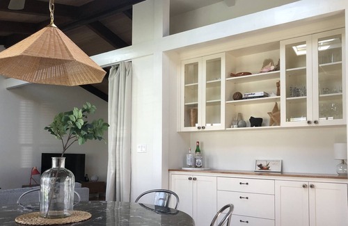 Culloden Shores Casa | 2 Bedroom Culloden cottage, walk to private bay beach