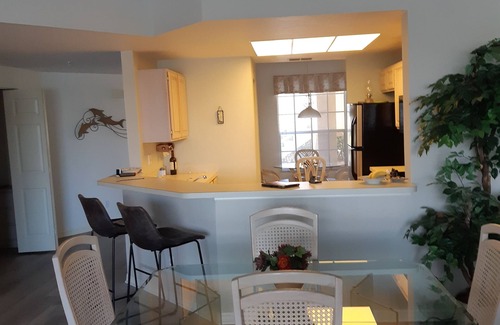 Bonita Springs Condominio | 2 bedroom + den, 2 bath first floor condo in Spanish Wells golf community.