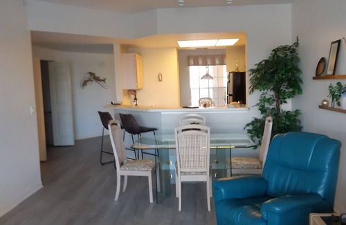 Bonita Springs Condominio | 2 bedroom + den, 2 bath first floor condo in Spanish Wells golf community.