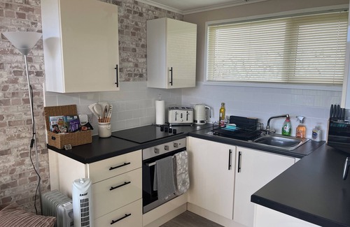Stalham Chalet De Esquí | 2 bedroom detached chalet, Broadside Chalet Park