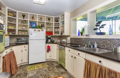 Bainbridge Casa | 2 bedroom downstairs The Henry House and Queen pull out sofa