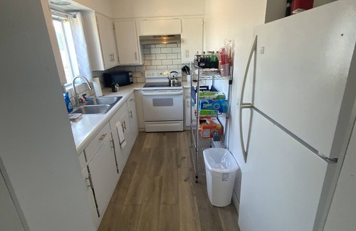 Quincy Condominio | 2 Bedroom Downtown Condo above Gym with Pool Hot tubs sauna etc.