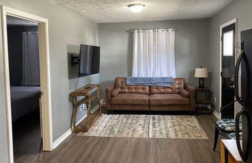 Kokomo Apartamento | 2 Bedroom duplex with King Size Beds
